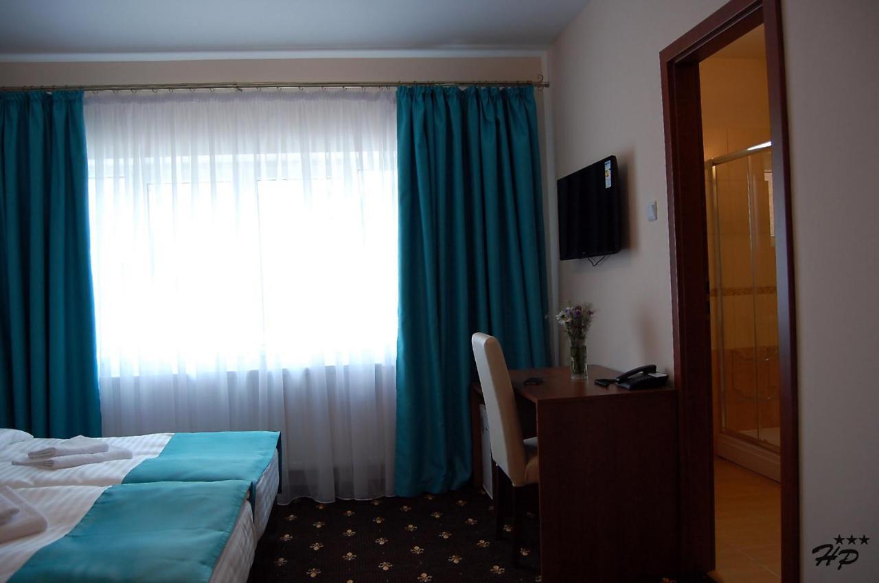 Hostel Paltinis Hunedoara Exterior photo
