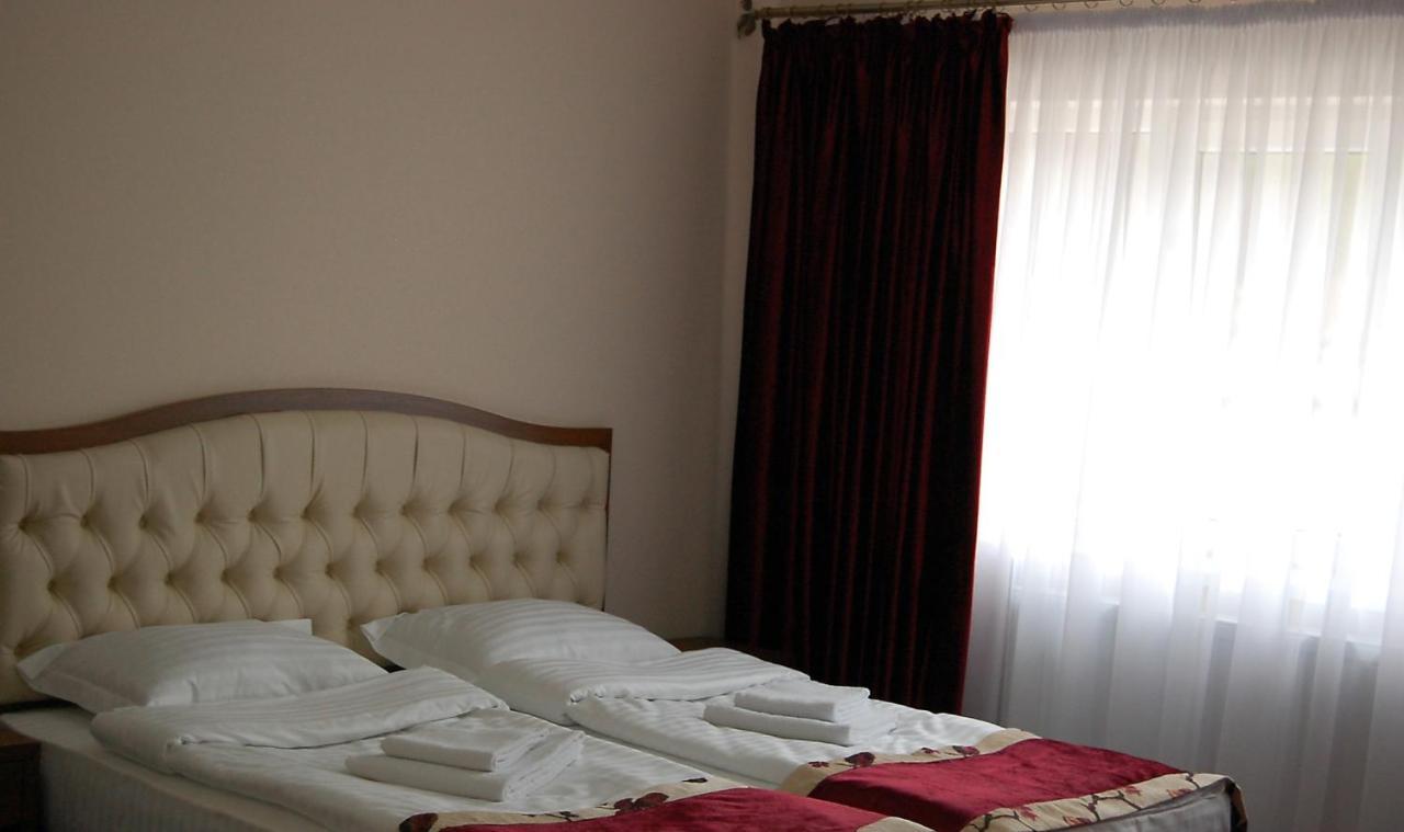 Hostel Paltinis Hunedoara Exterior photo