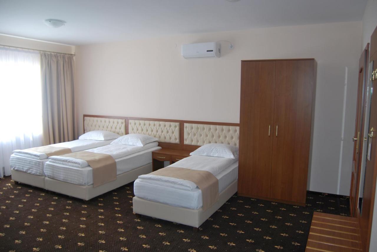 Hostel Paltinis Hunedoara Exterior photo