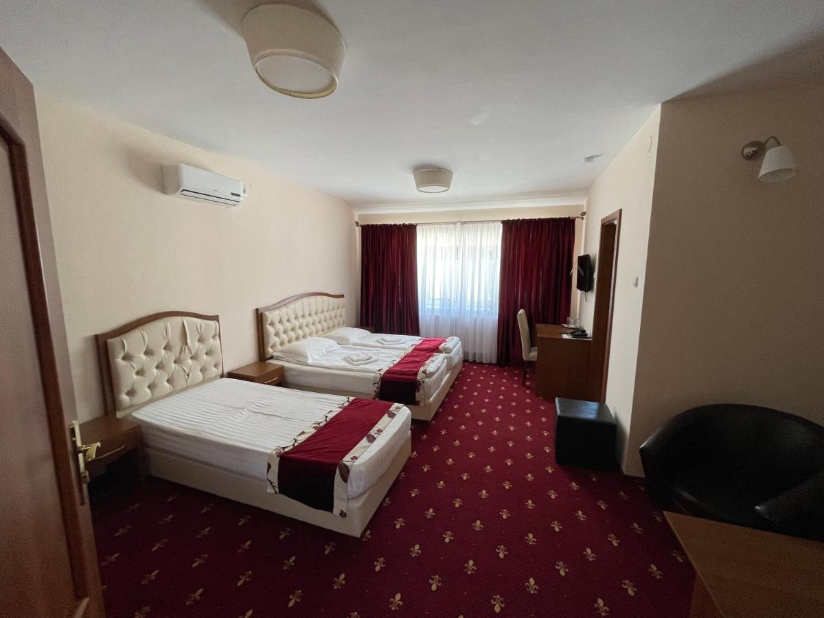 Hostel Paltinis Hunedoara Exterior photo