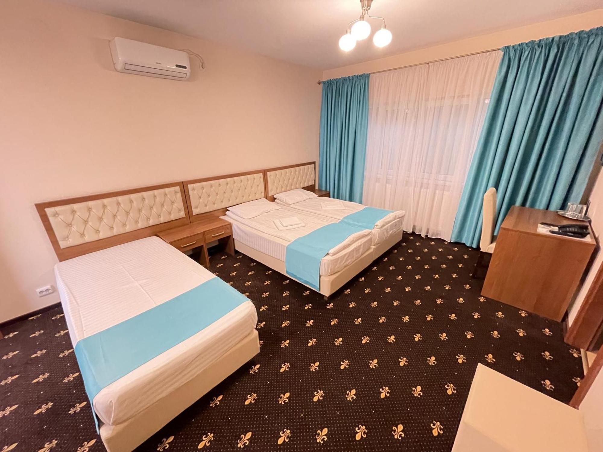 Hostel Paltinis Hunedoara Exterior photo